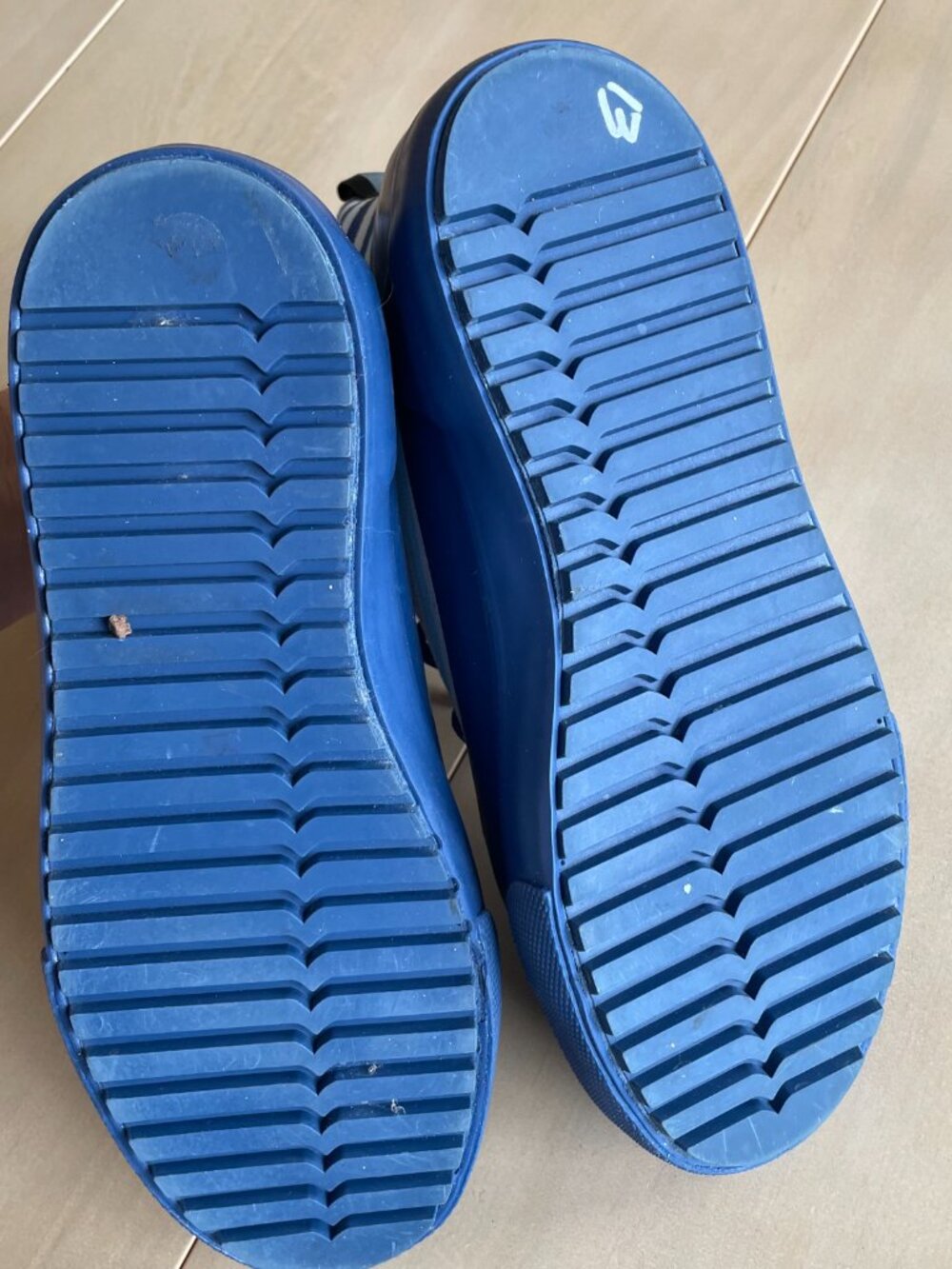 Entire Closet $5! Hunter for Target Kids Dipped Canvas High Top Sneakers - Picture 10 of 11